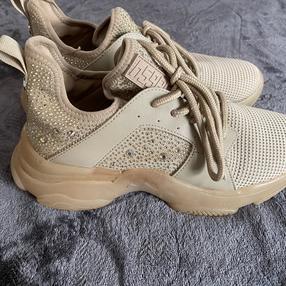 Steve Madden sneakers size 9.5.